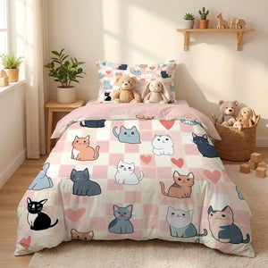 Parure de lit chats mignons motif rose installée sur un lit dans une chambre d'enfant