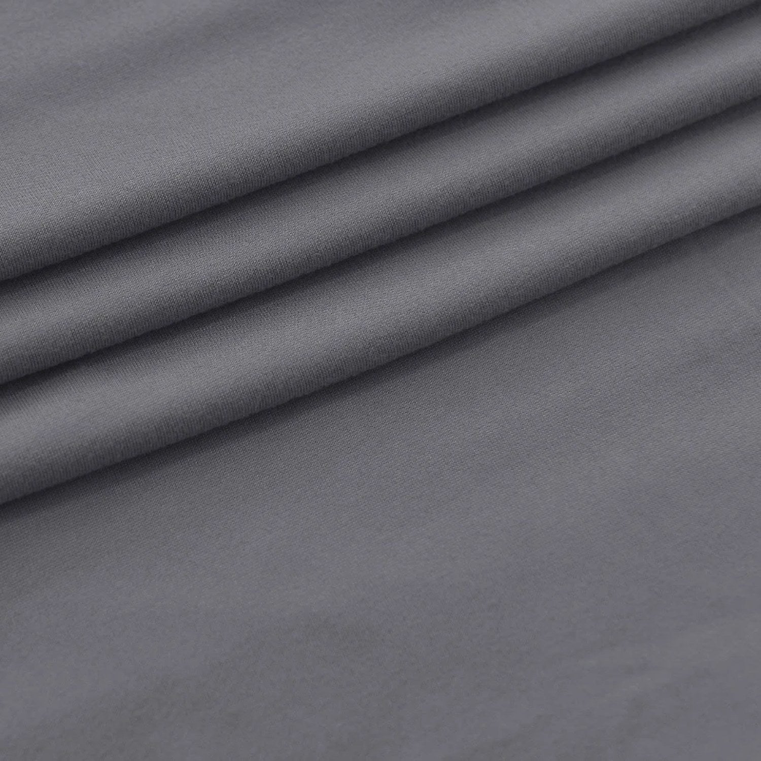 Gros plan sur le tissu extensible et hydrofuge de la housse de fauteuil