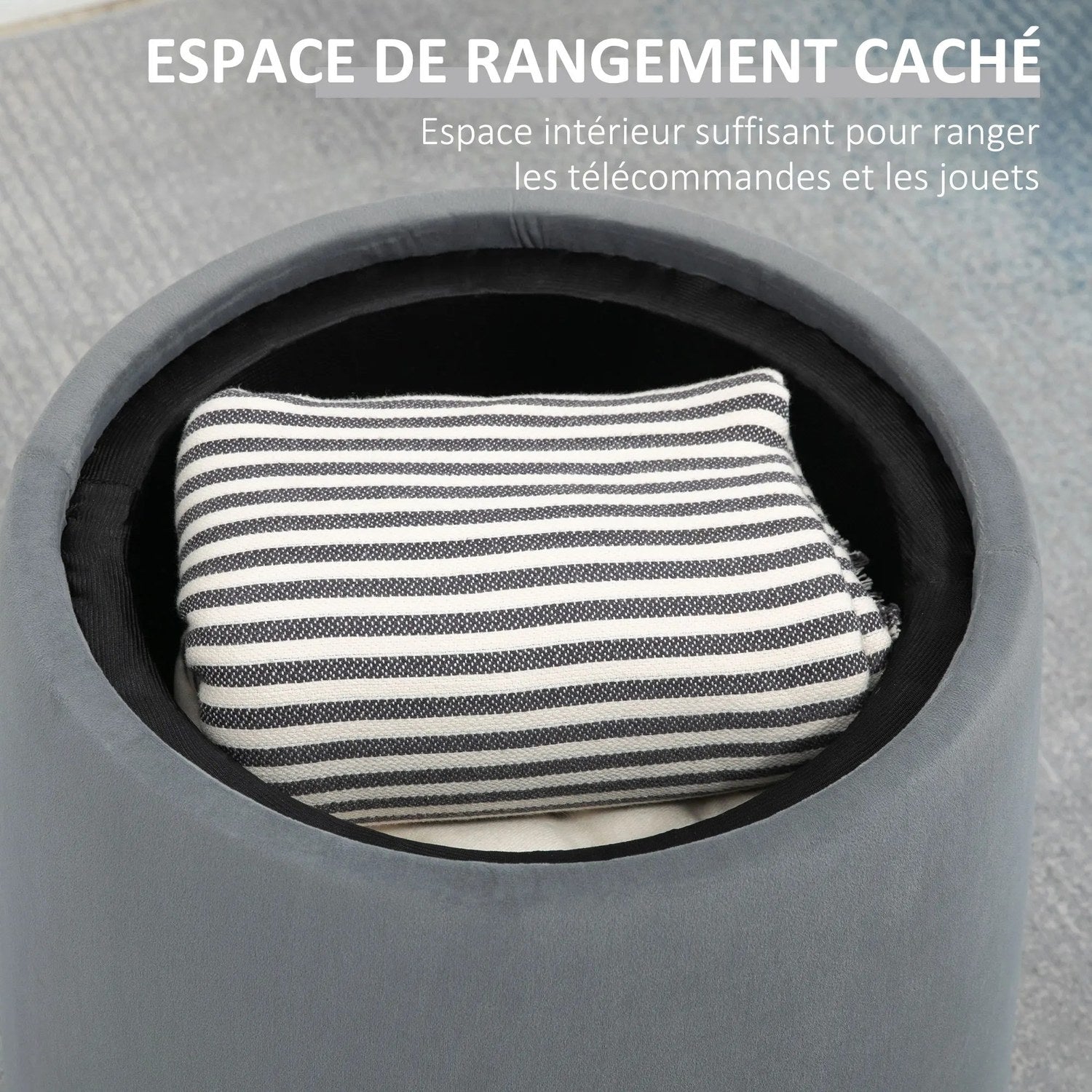 Espace de rangement caché à l'intérieur du pouf coffre avec plaid rayé