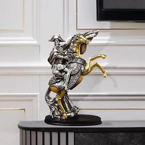 Statue Napoléon argentée sur un meuble TV dans un salon au style classique