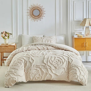 Parure de lit beige à motif floral 3D vue de profil avec table de chevet en bois