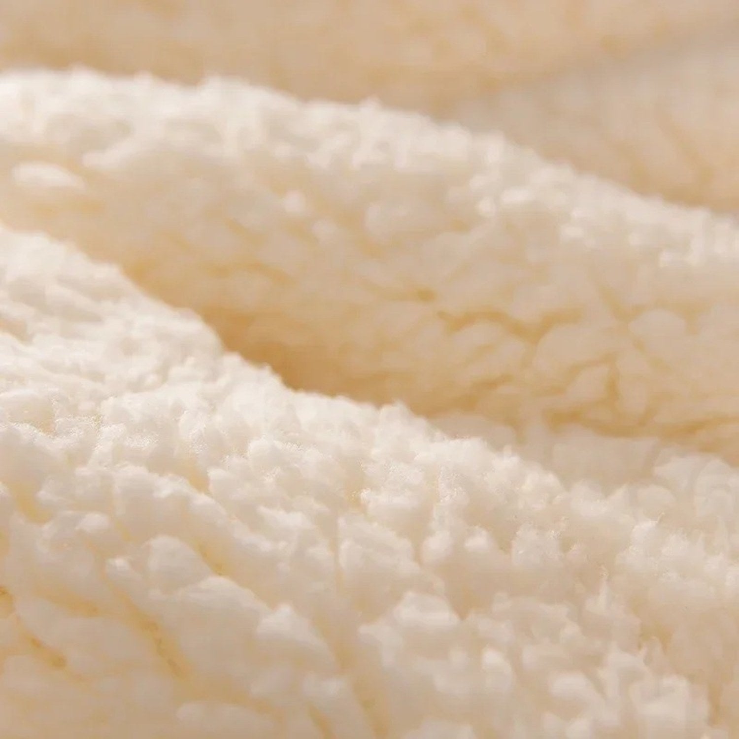 Gros plan sur l'envers sherpa moelleux de la couverture polaire