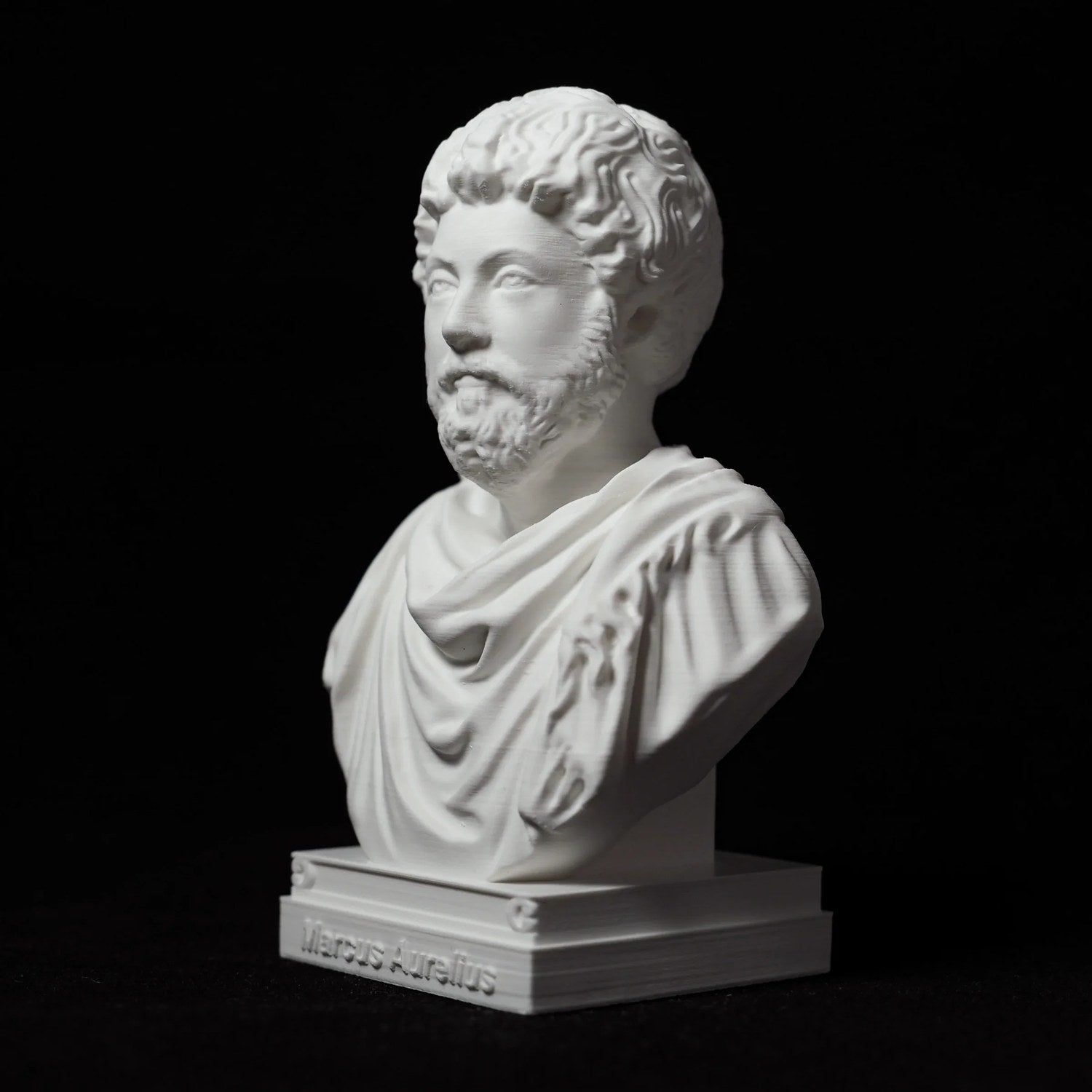 Sculpture buste de Marc Aurèle angle latéral détail de la toge et du visage