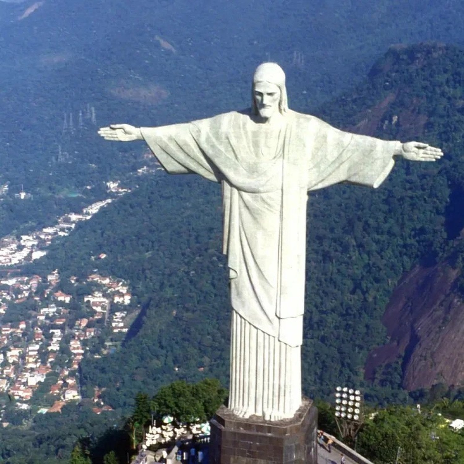 Le monument du Christ Rédempteur original surplombant Rio de Janeiro