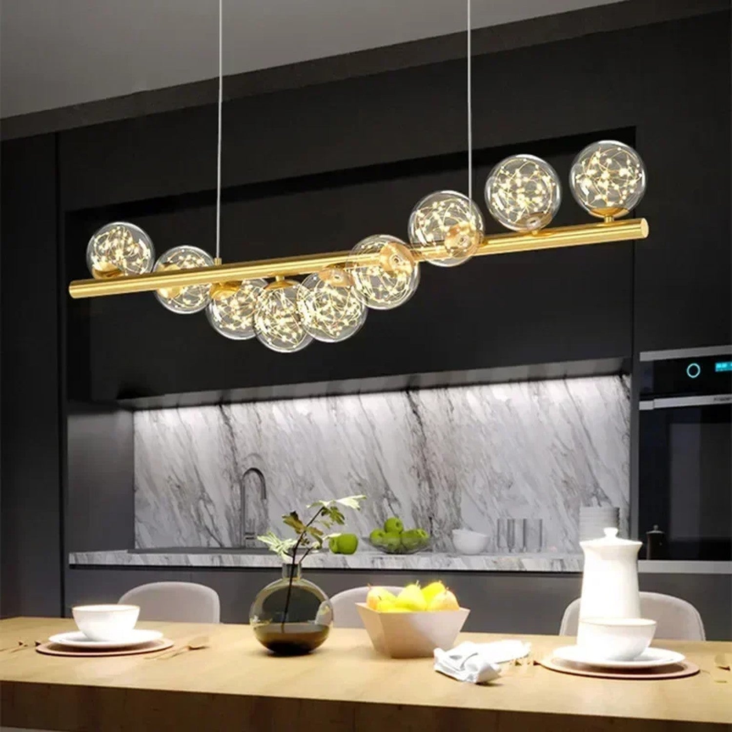 Lustre suspension nordique verre étoilé 9 têtes au-dessus d'une table de cuisine