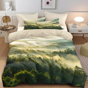 Parure de lit forêt brumeuse sur un lit dans une chambre blanche épurée