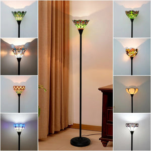 Lampadaire style Tiffany avec 8 variantes de couleurs d'abat-jour en vitrail — vue d'ensemble