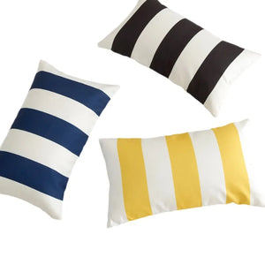 Trois housses de coussin rayées noire bleu marine et jaune