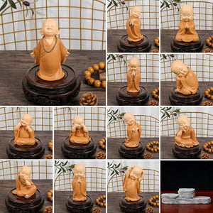Statuette de petit moine bouddhiste en résine beige dans diverses poses mignonne zen