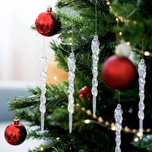 Glaçons transparents de Noël en forme de stalactites emballés dans leur sachet rouge