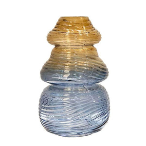 Vase sculptural triple gourde en verre dégradé bleu fond blanc