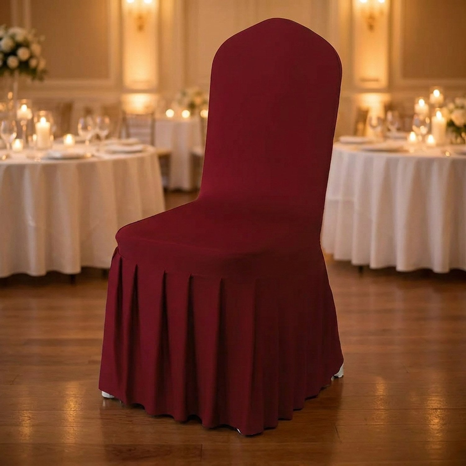 Housse de chaise grenat à jupe plissée