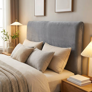 Housse de tête de lit en velours gris sur une tête de lit