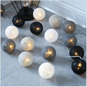 Guirlande lumineuse boules de coton grises et blanches lumineuses