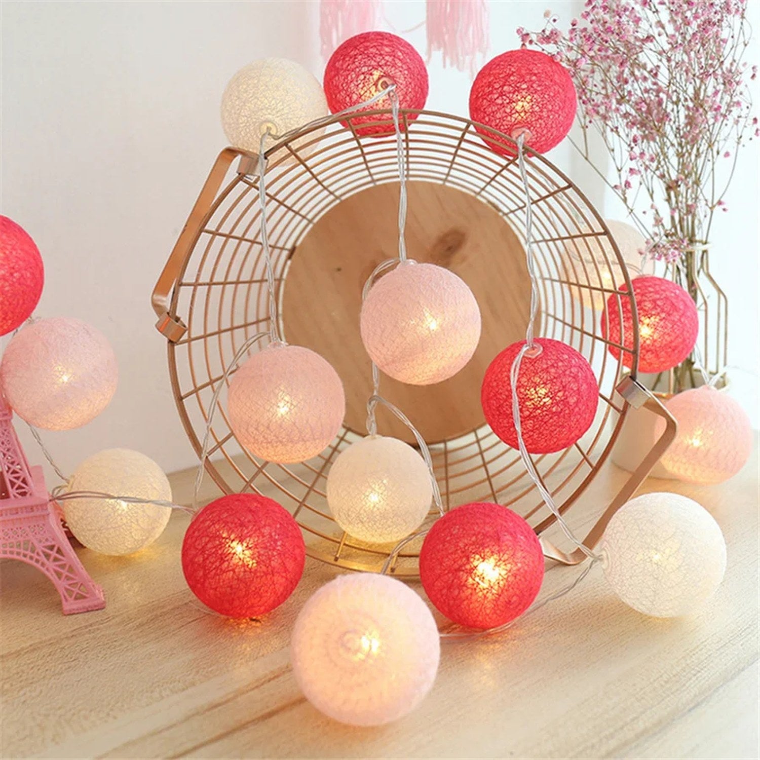 Guirlande lumineuse boules de coton blanc 6 cm 20 LED