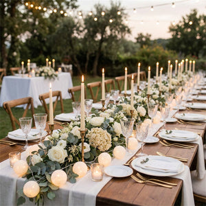 Guirlande lumineuse boules coton LED décoration de table mariage extérieur nappe blanche bougies fleurs