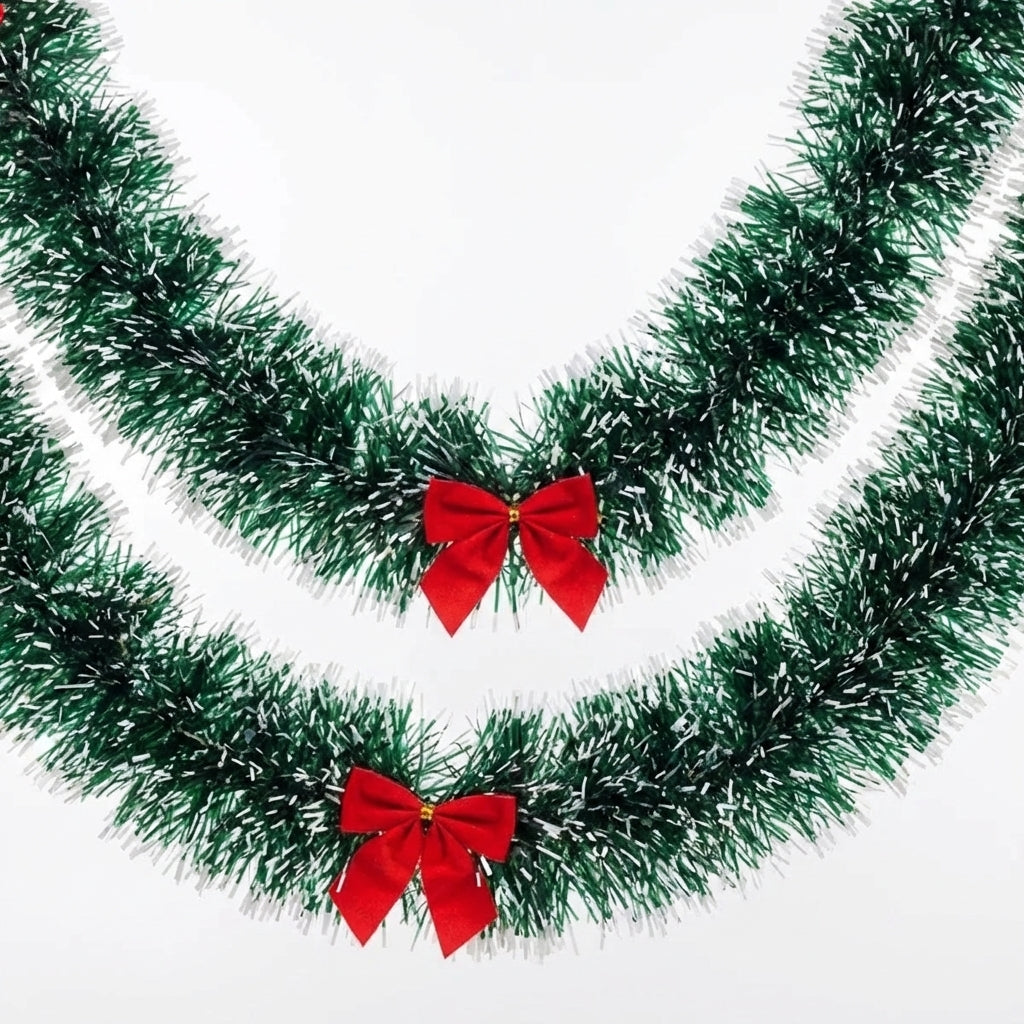 Guirlande de Noël verte avec nœuds rouges