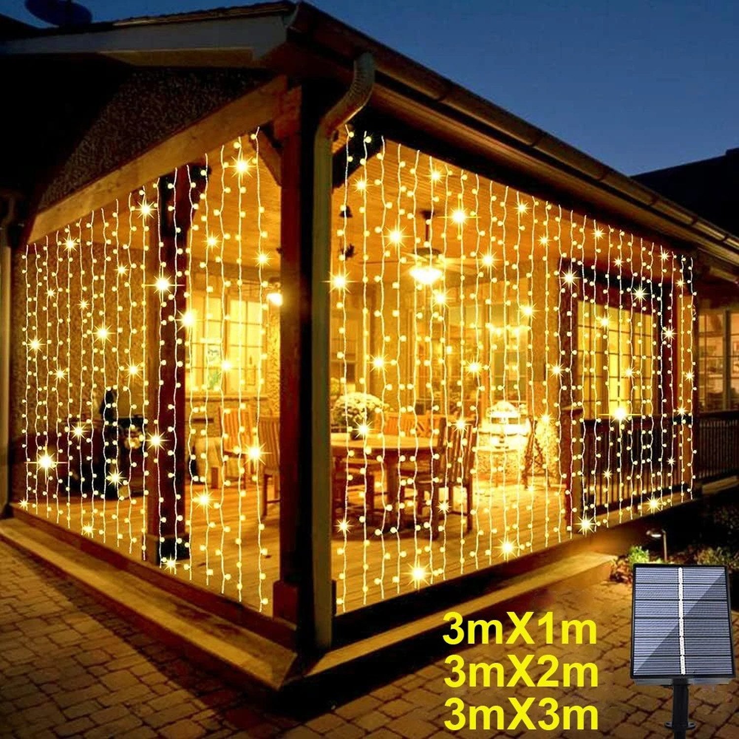 Guirlande rideau LED solaire lumière chaude installée sur une pergola extérieure avec panneau solaire visible