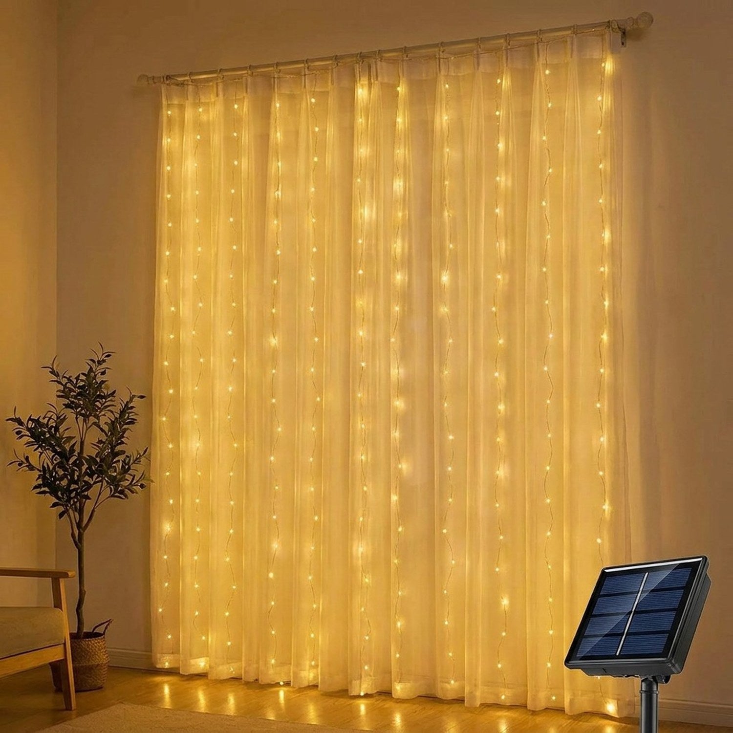 Guirlande rideau LED solaire lumière chaude suspendue en intérieur sur voilage blanc