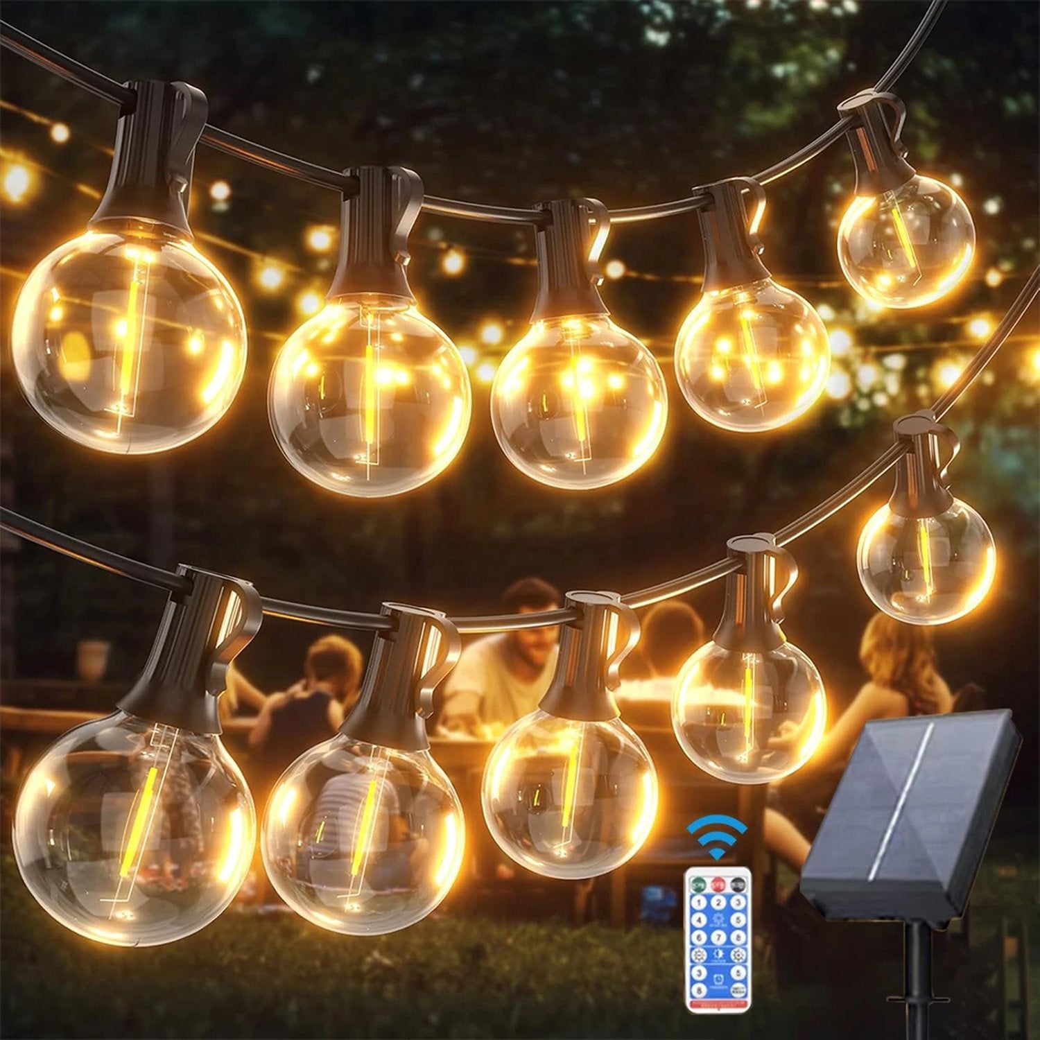 Guirlande solaire G40 ampoules LED sphériques sur terrasse avec panneau solaire et télécommande