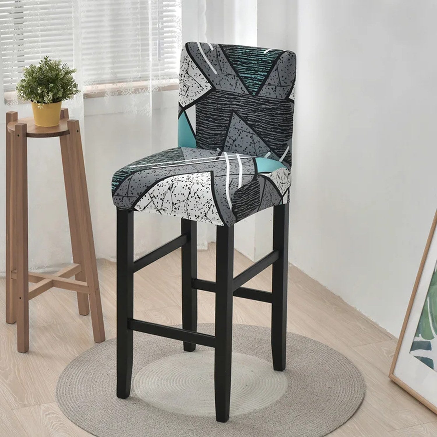 Housse de chaise de bar motif triangles gris turquoise vue du tissu extensible