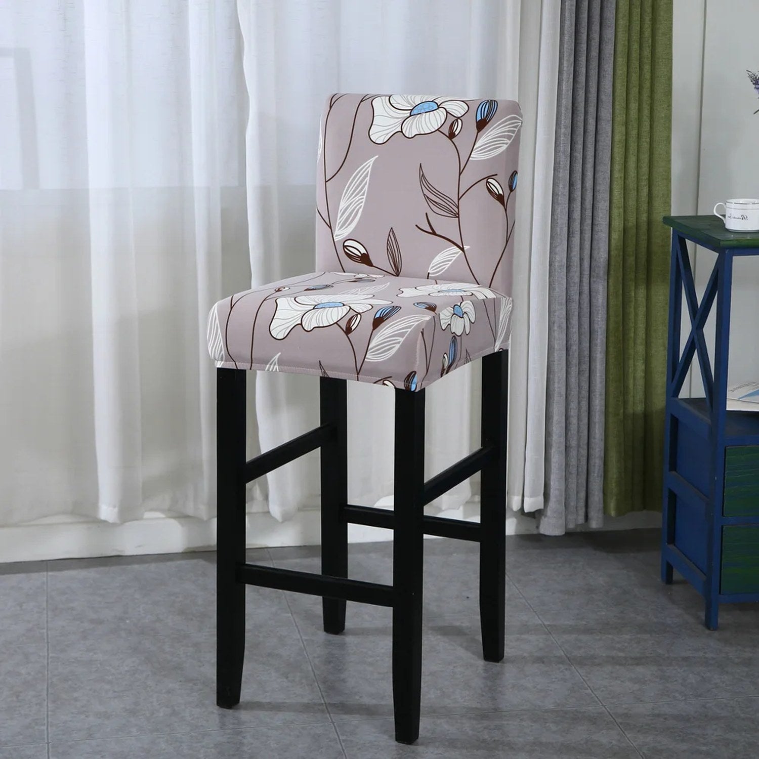 Housse de chaise de bar motif fleurs pastel beige vue du tissu extensible