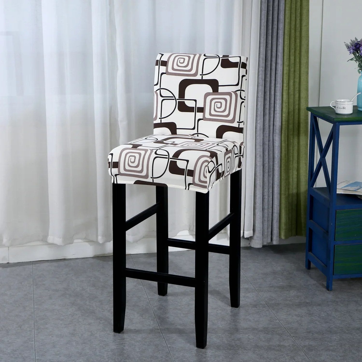 Housse de chaise de bar motif carrés marron vue du tissu extensible