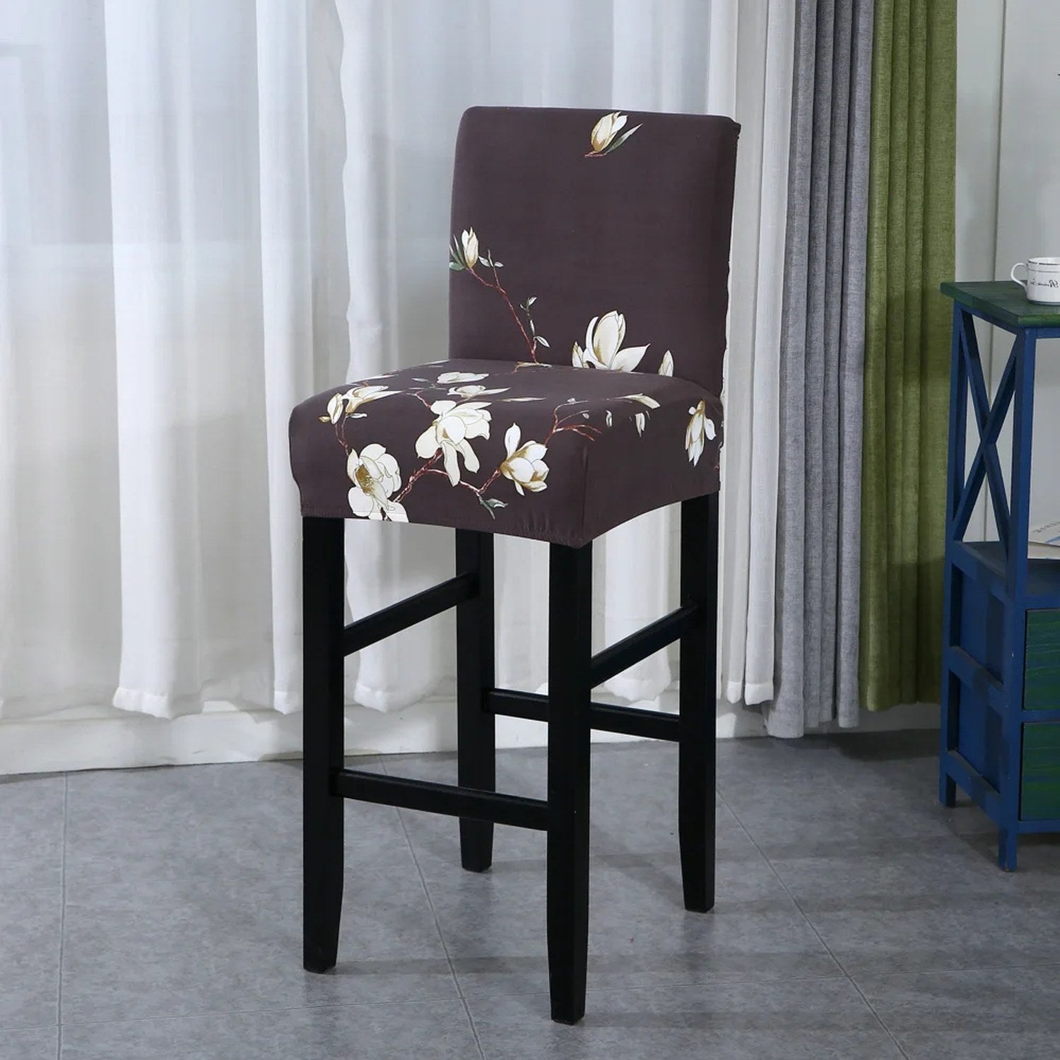Housse de chaise de bar motif fleurs magnolia brun vue du tissu extensible