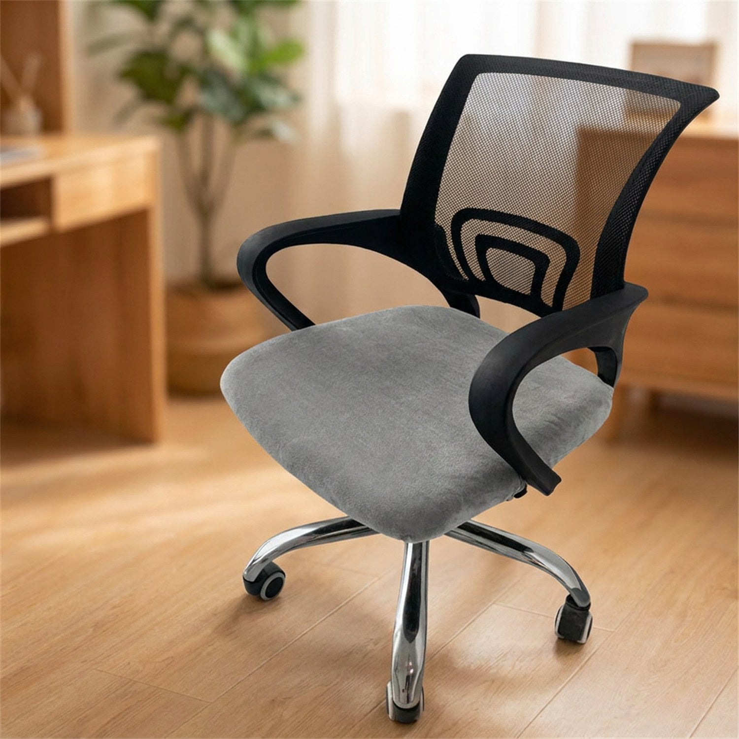 Gros plan sur la texture veloutée de la housse d'assise grise