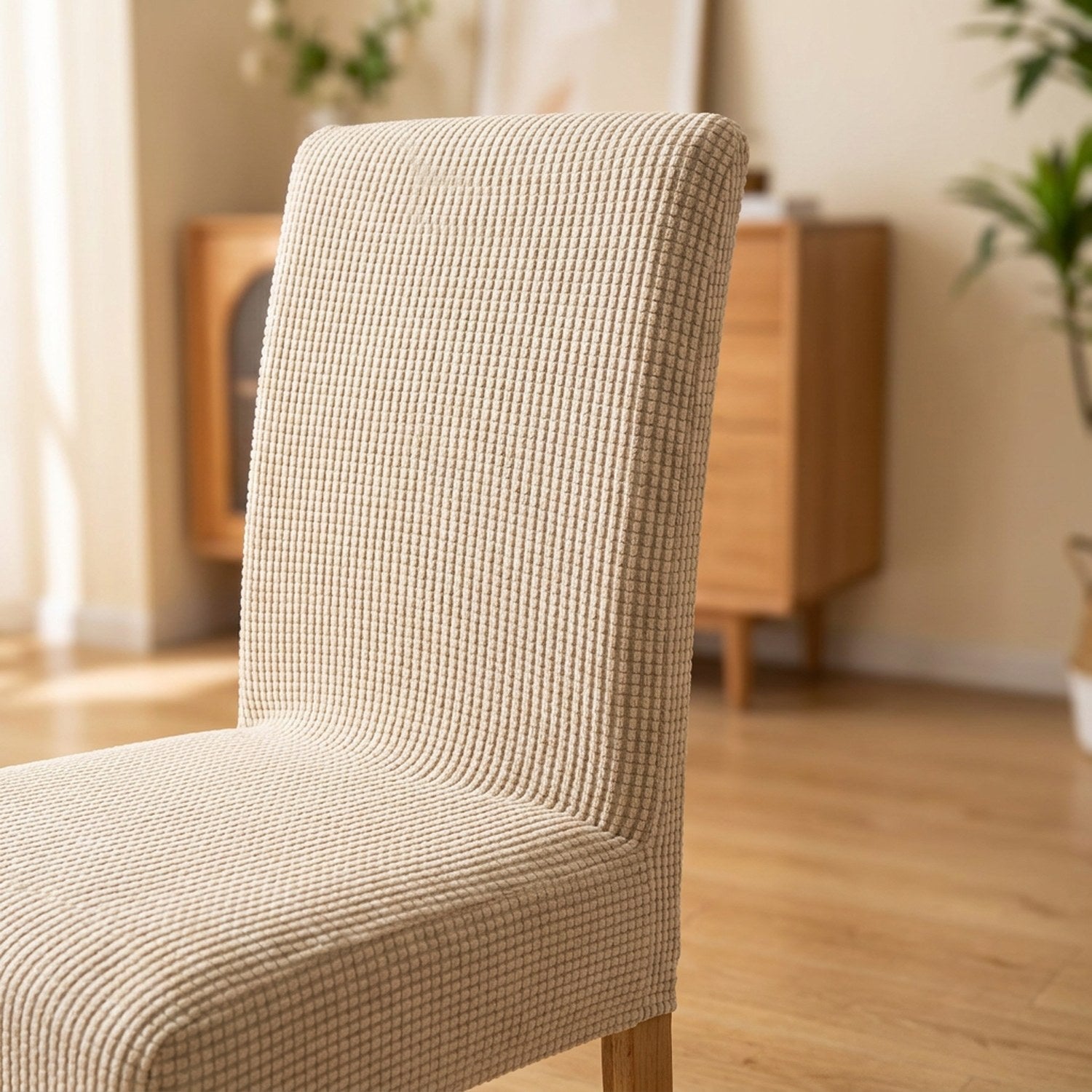 gros plan sur la maille jacquard texturée d'une housse de chaise beige