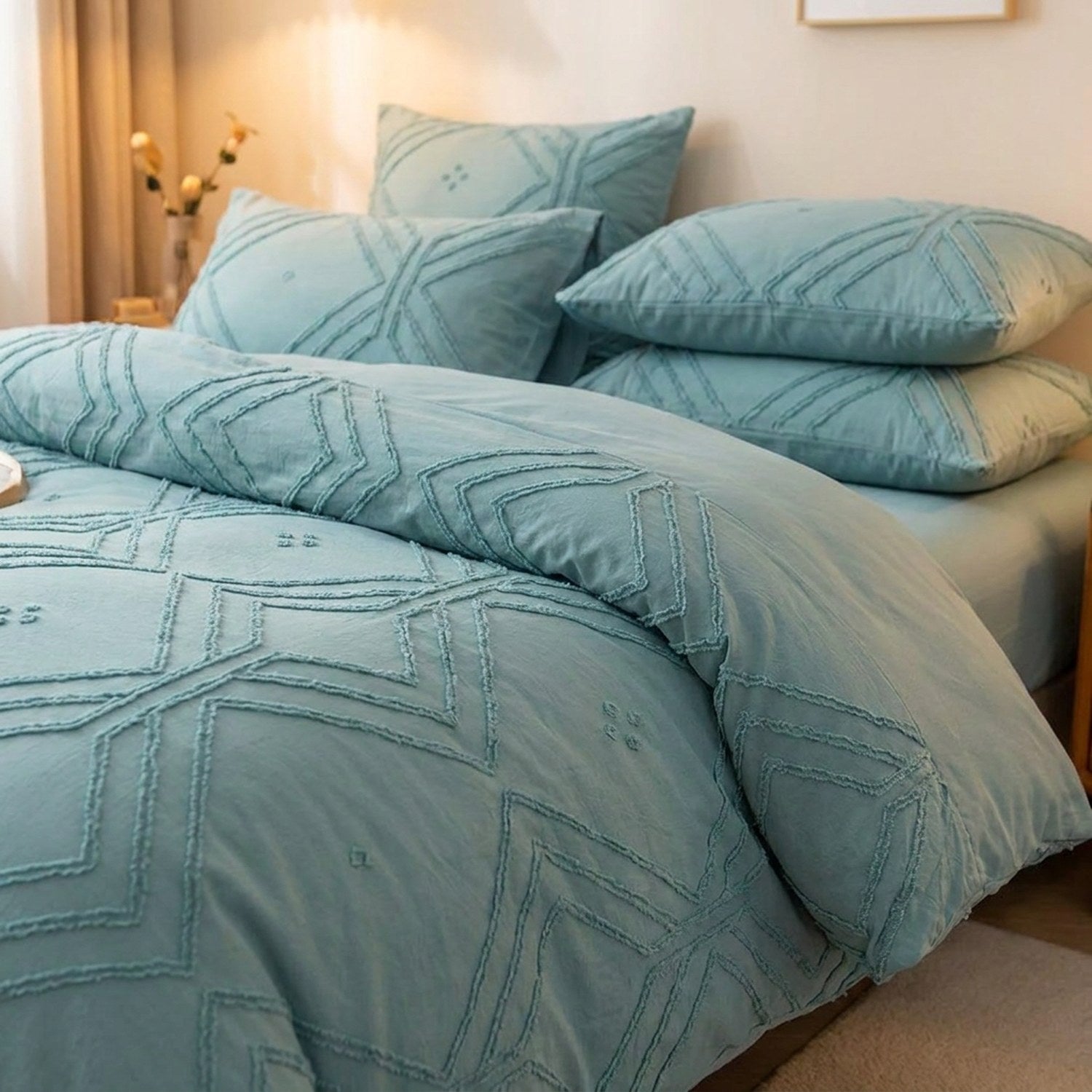Housse de couette bohème coloris vert sauge avec motif grille capitonnée en gros plan