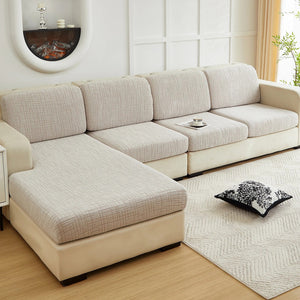 Canapé d'angle beige avec housses de coussin en jacquard et coussin décoratif