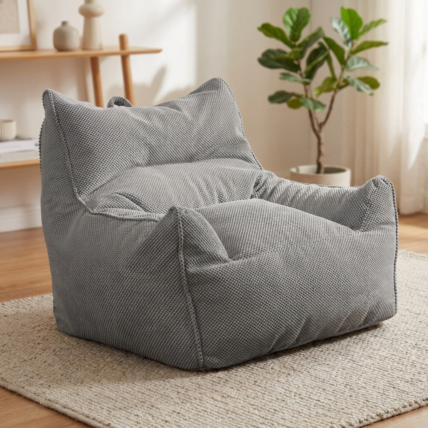 Fauteuil poire une place en coton gaufré gris dans un coin détente