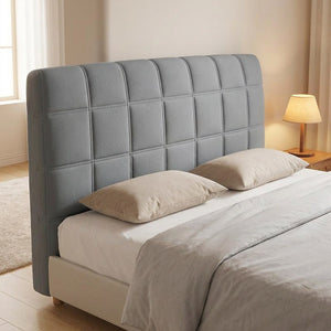 Housse de tête de lit couleur grise installée sur un lit
