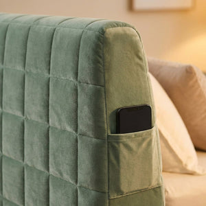 Détail du velours matelassé et de la poche latérale de la housse de tête de lit