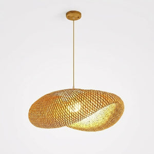 Suspension disque bambou noué 36 cm câble doré vue de trois quarts sur fond blanc