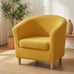 Housse de fauteuil club en jacquard jaune moutarde sur un fauteuil arrondi
