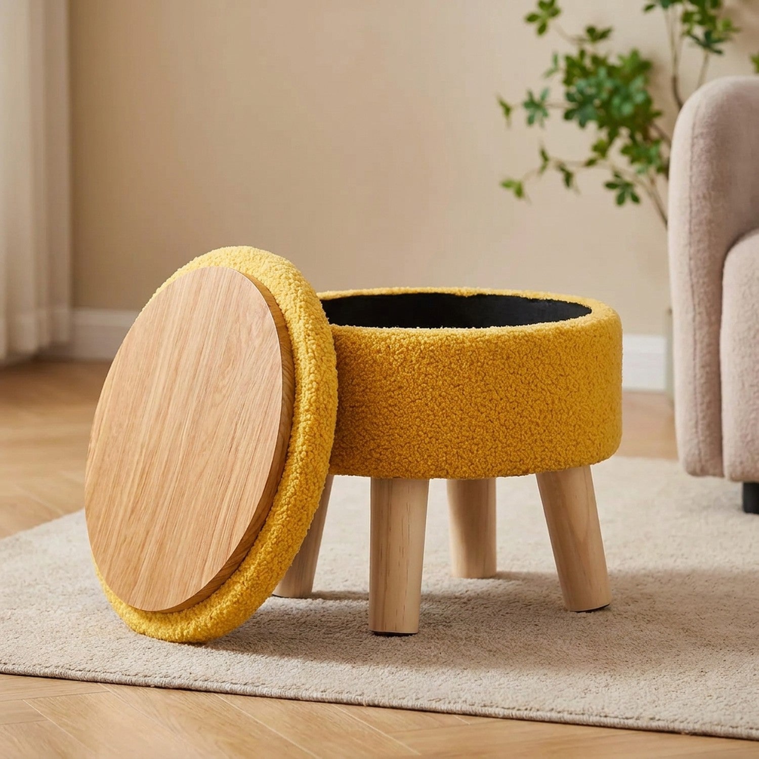 Repose-pieds coffre en velours bouclé jaune moutarde avec dessus en bois