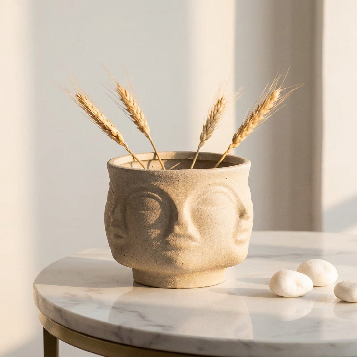 Vase bol visages sculptés céramique - lifestyle marbre