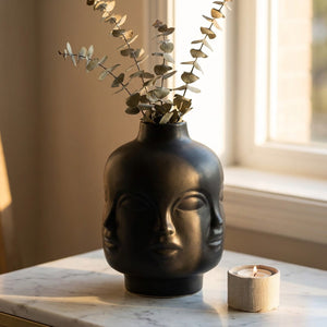 Vase tête céramique multi-visages - lifestyle marbre