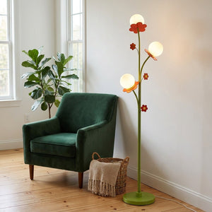 Lampadaire floral coin lecture fauteuil velours vert scandinave lumière naturelle