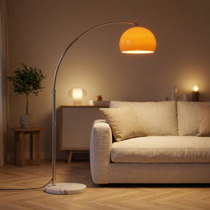 Lampadaire arc globe verre orange allumé salon nordique base marbre