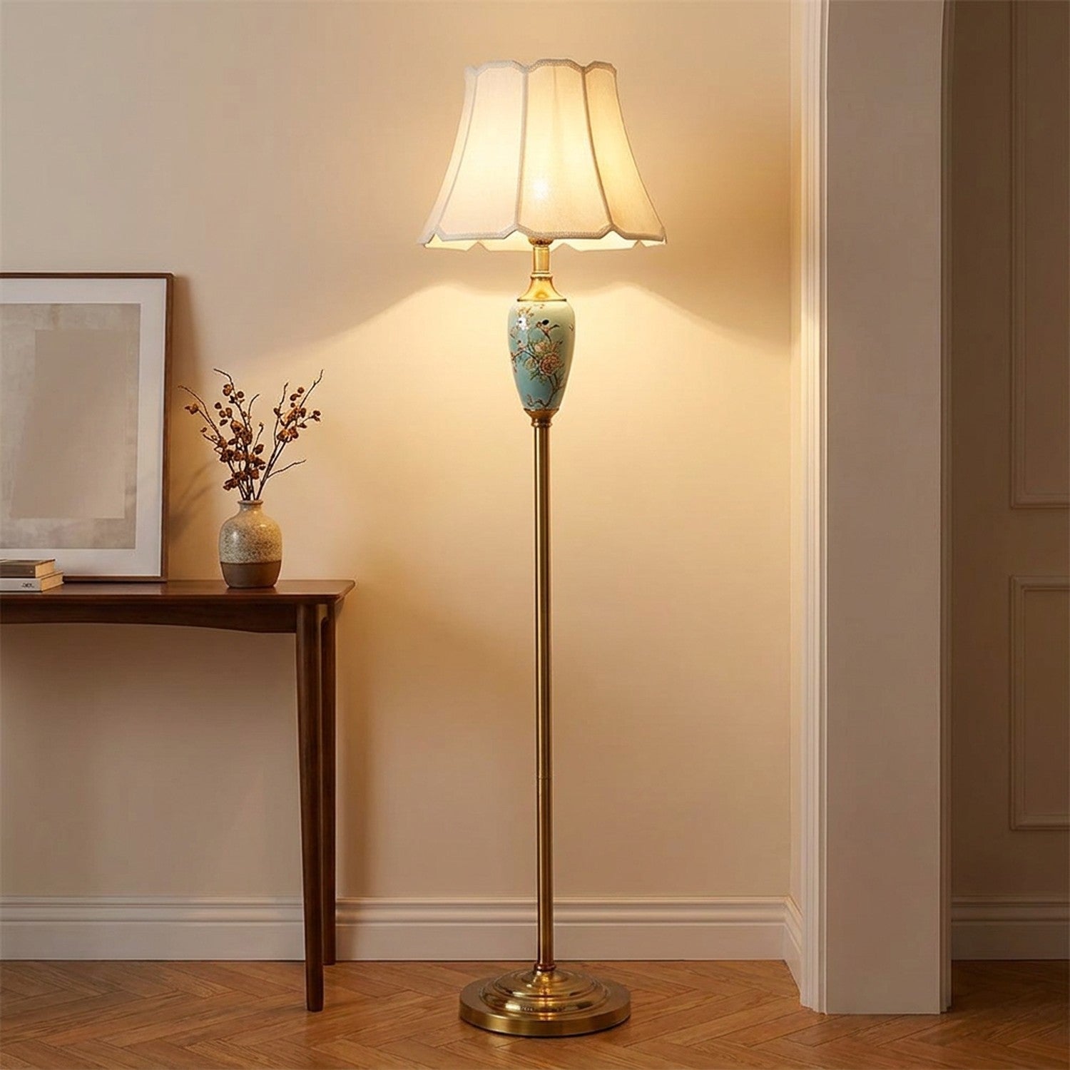 Lampadaire allumé dans une entrée élégante près d'une console