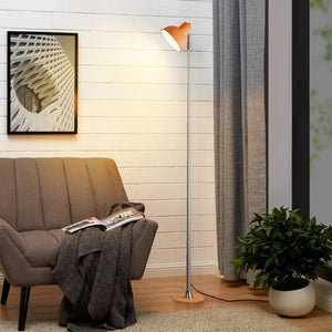 Lampadaire LED orange à pied chromé dans un salon clair