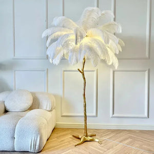 Lampadaire plumes d'autruche blanc 120cm allumé salon nordique