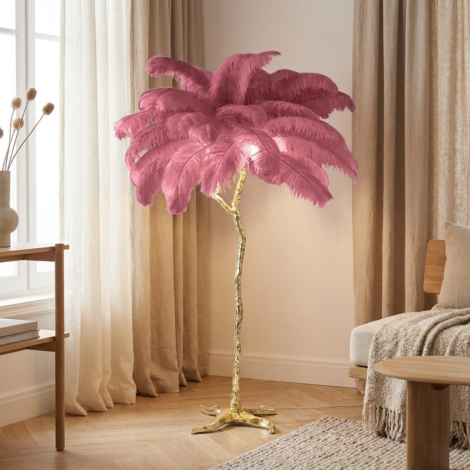 Lampadaire plumes d'autruche rose foncé corps doré