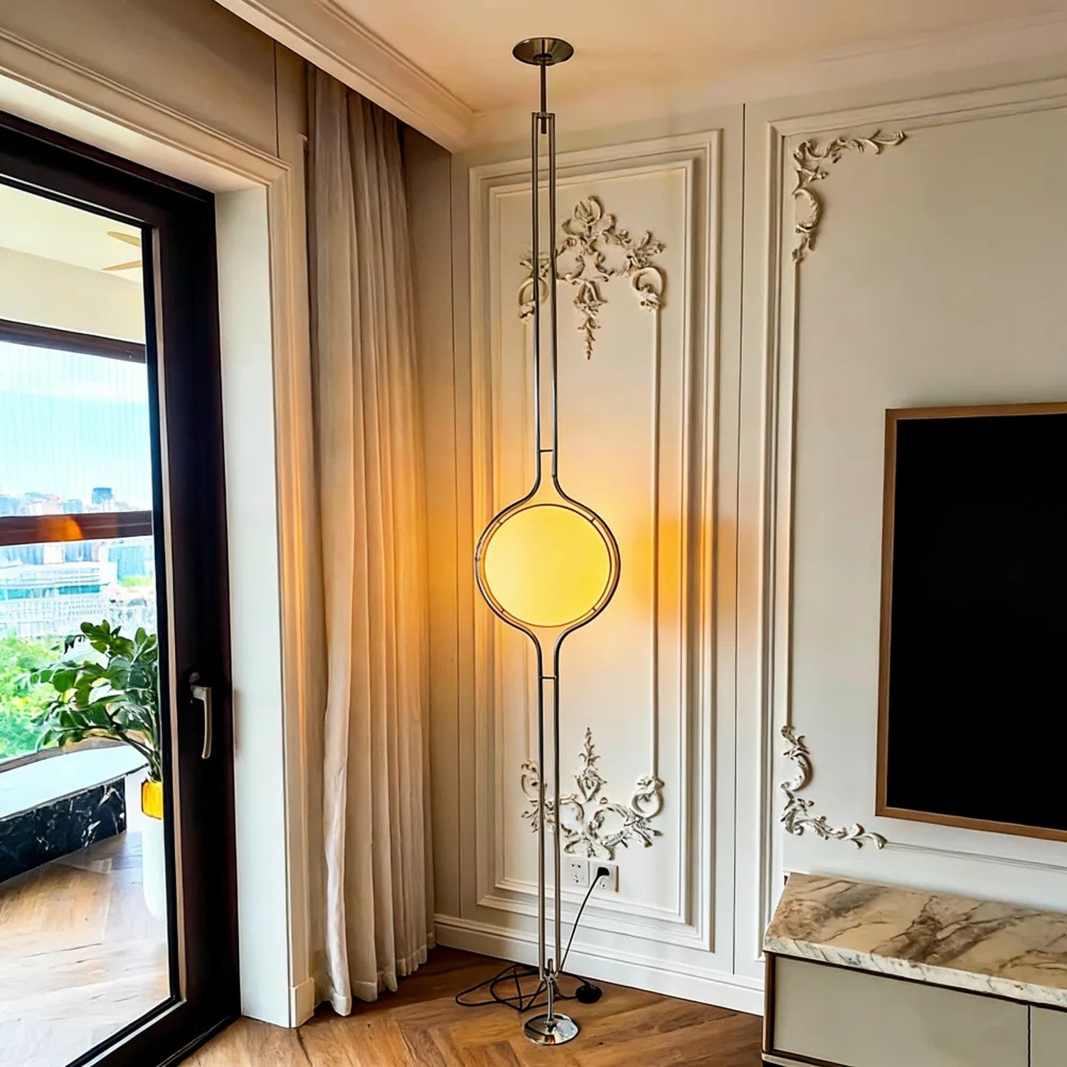 Lampadaire boule 1 sphère tension salon appartement haussmannien