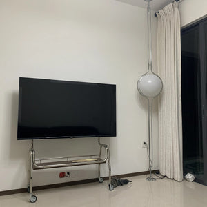 Lampadaire tension sol plafond salon lumineux contemporain