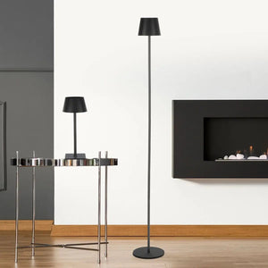 Lampadaire noir en version sur pied et en version lampe de table