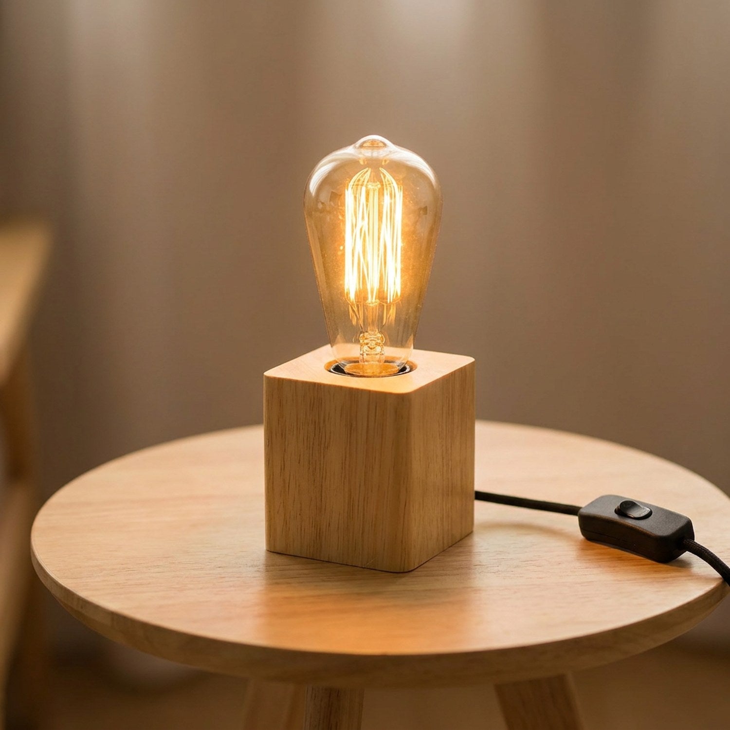 Lampe de table en bois modèle Cube douille carrée